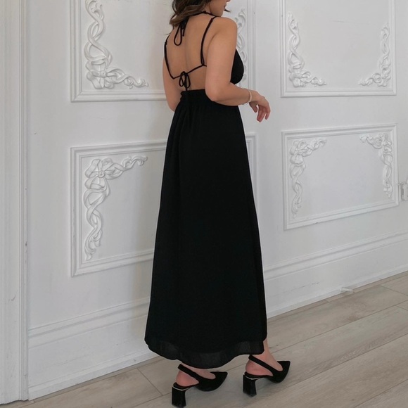 Elegant Black Halter Maxi Dress - Picture 2 of 3